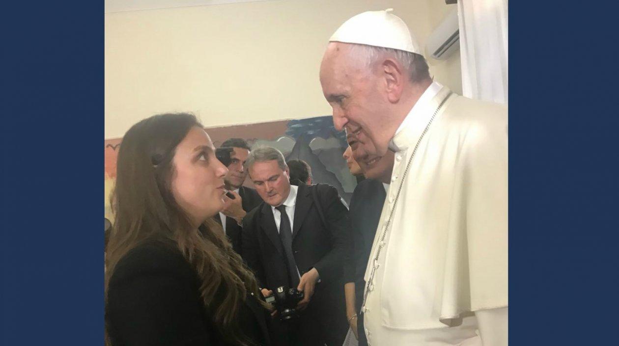 La directora del ICBF, Karen Abudinen, y su conversación con el Papa Francisco.