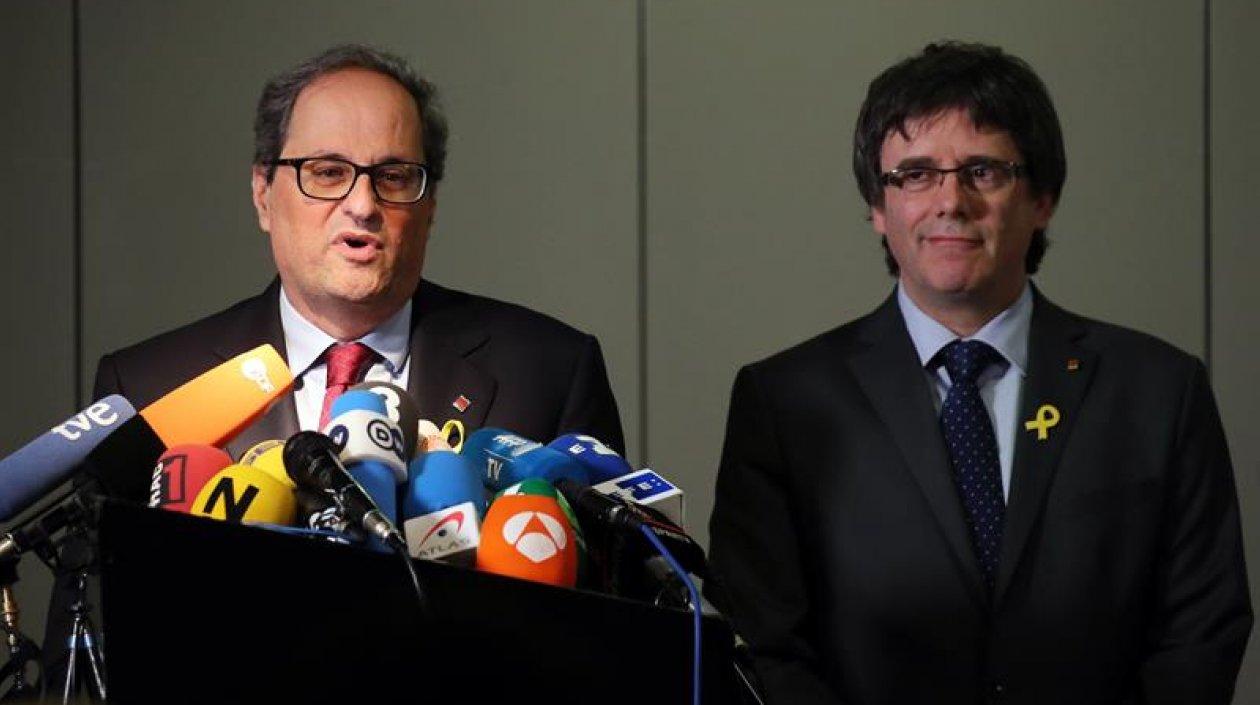 El presidente electo catalán, Joaquim Torra, y su antecesor, Carles Puigdemont.