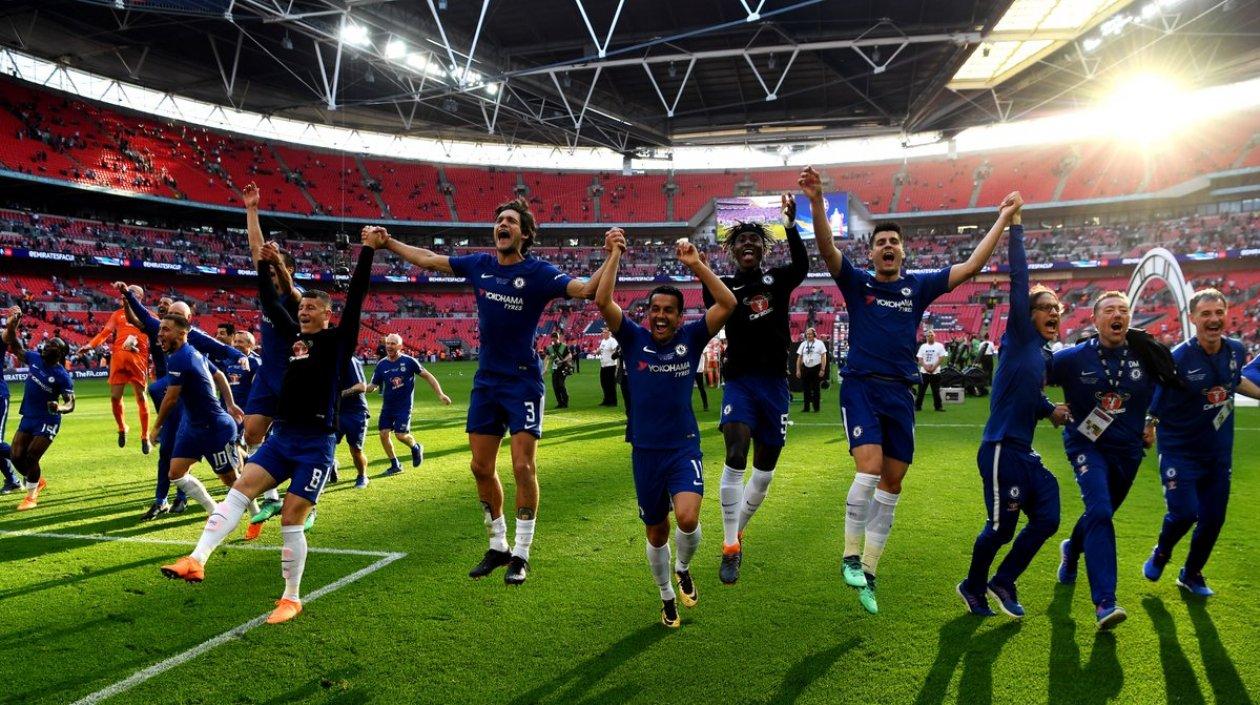 Jugadores del Chelsea celebran el título. 