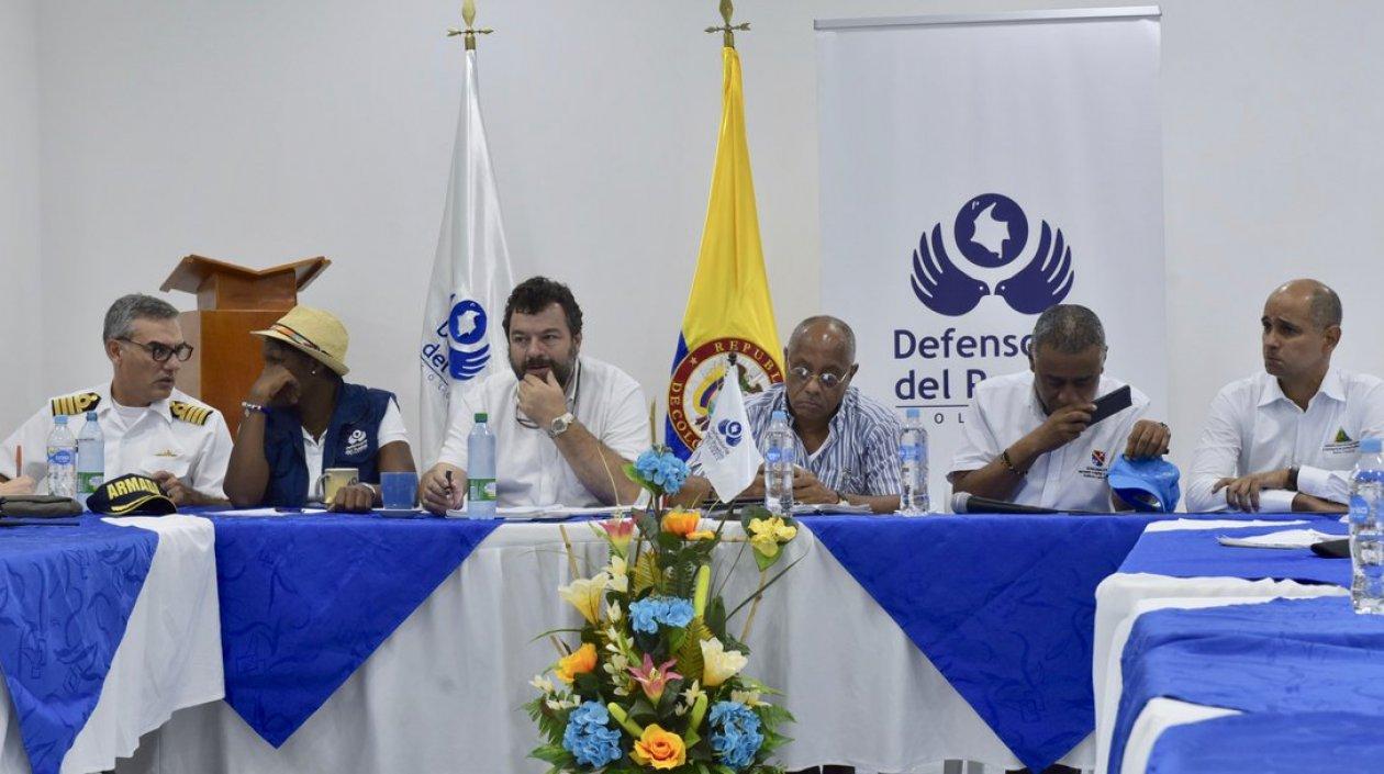 El Defensor del Pueblo, Carlos Negret junto a las autoridades de San Andrés.