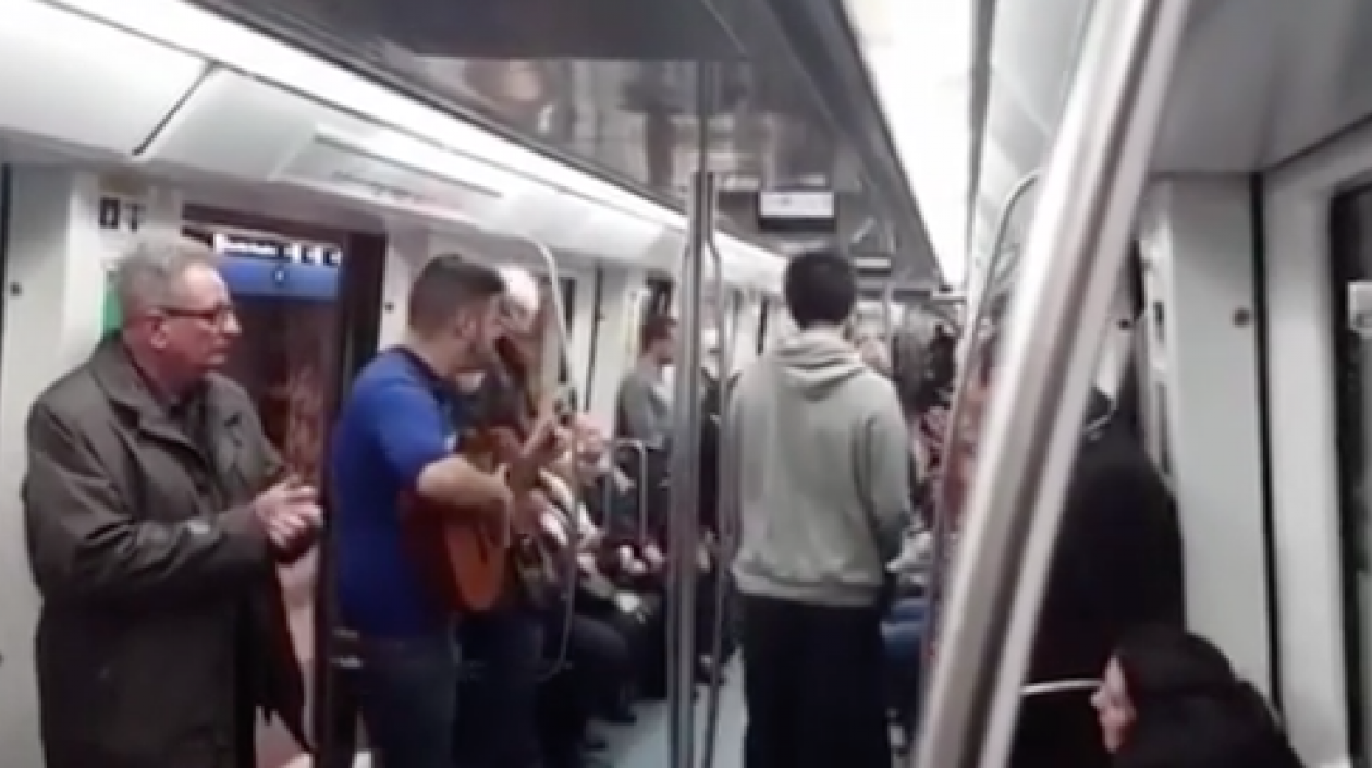 Músicos en un metro en España.