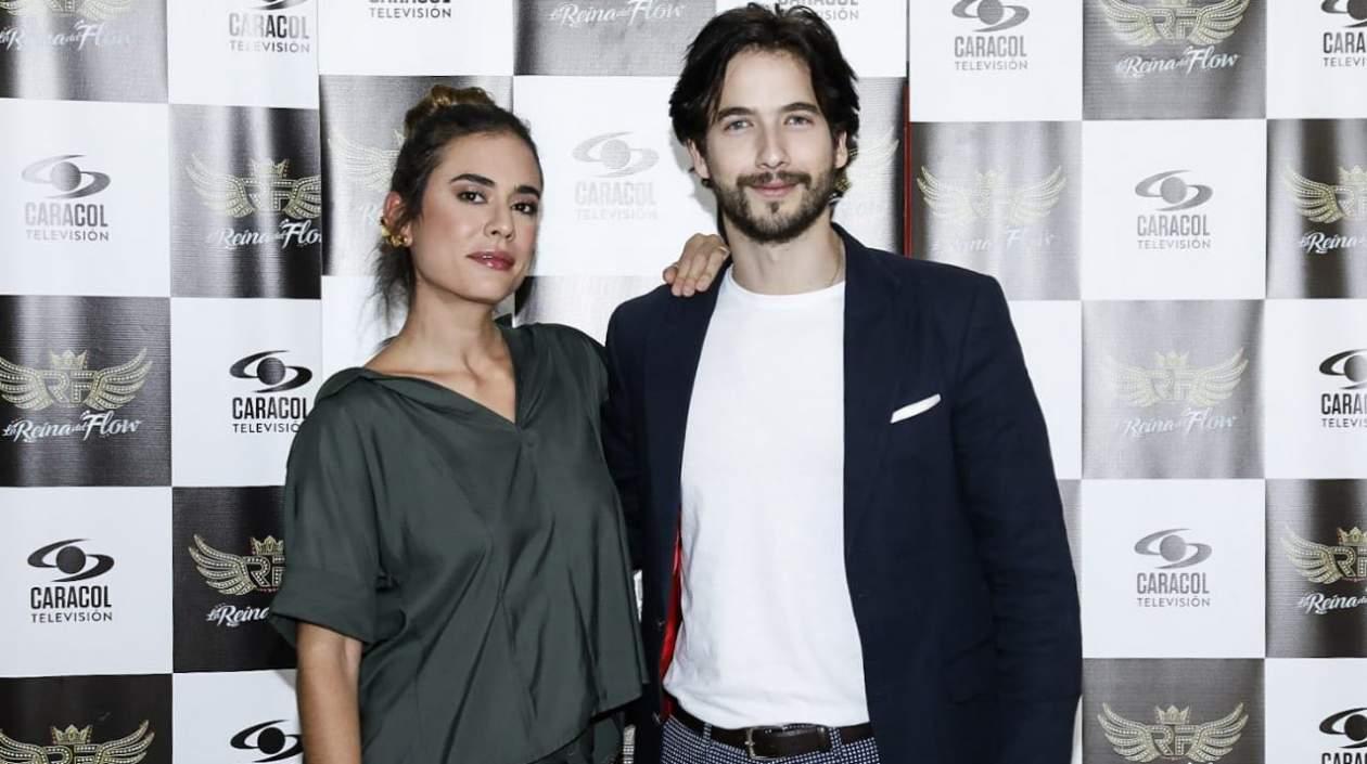 Los actores Carolina Ramírez y Carlos Torres protagonistas de 'La reina del flow'.