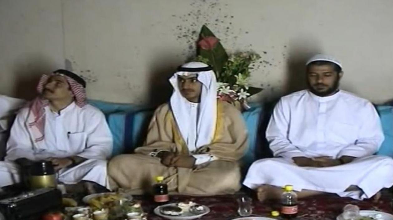 Hamza bin Laden, en el centro,  hijo de Osama bin Laden, durante la ceremonia.