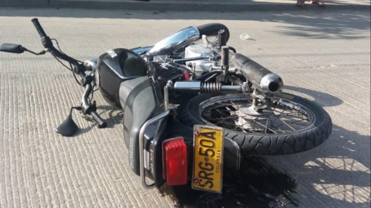 Esta fue la moto accidentada en Malambo, en la que se movilizaban un joven y un niño.