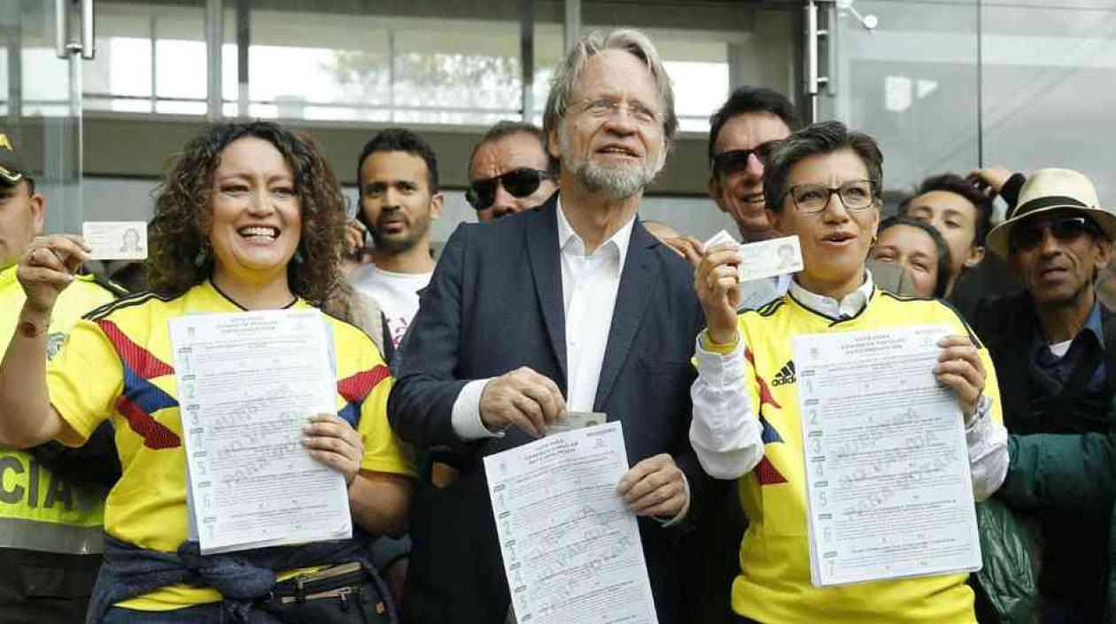 Los senadores Angélica Lozano, Antanas Mockus y la exsenadora Claudia López.