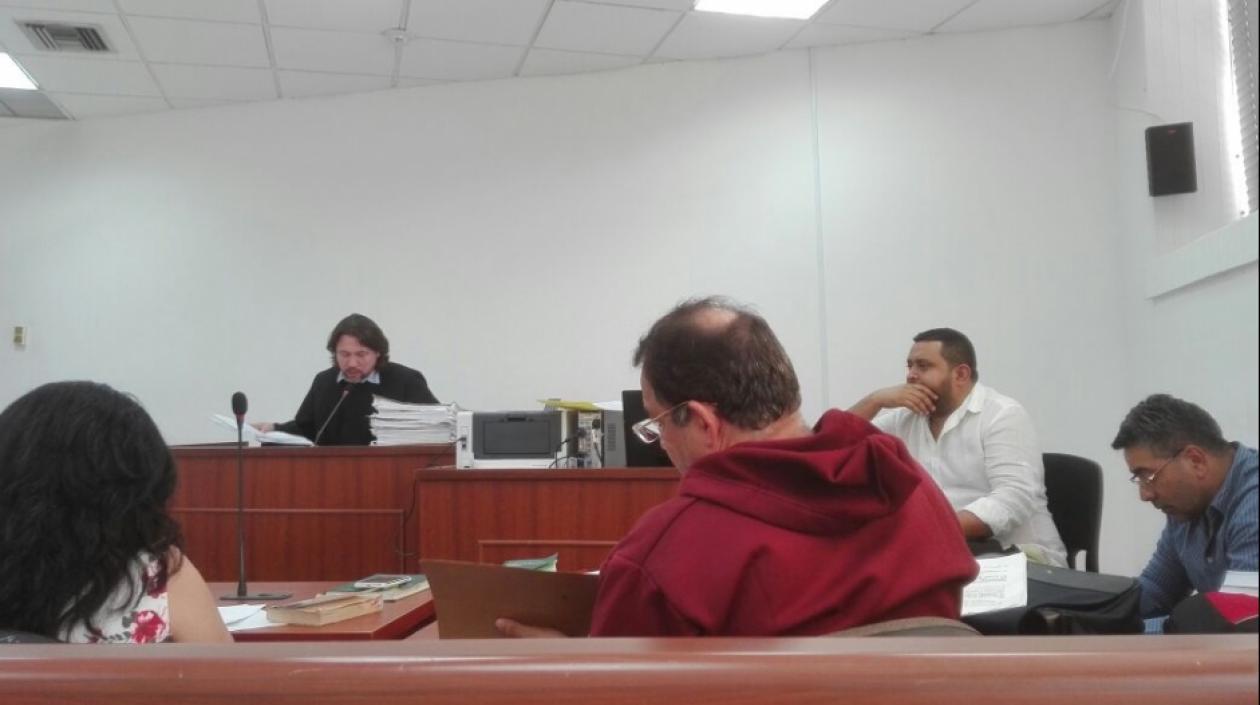 El Juez Rafael Uribe Henríquez, presidiendo una de las audiencias.