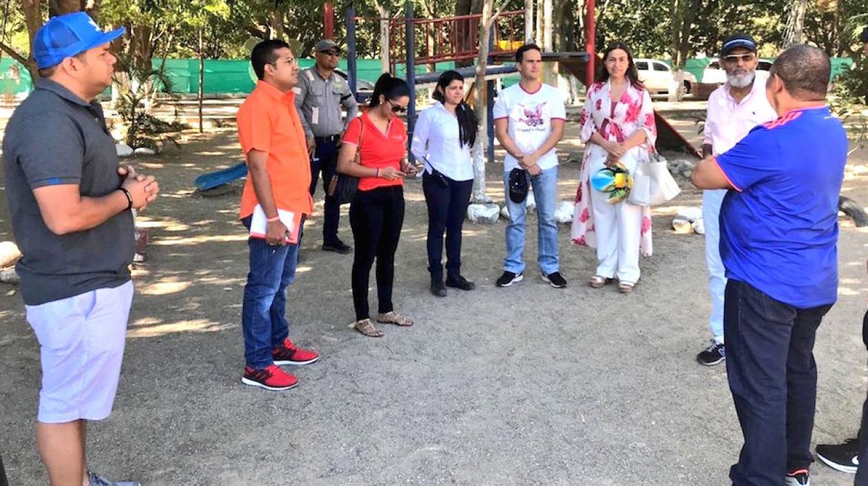 El Alcalde Augusto Ramírez Uhia ultimando detalles en el parque Casimiro Maestre.