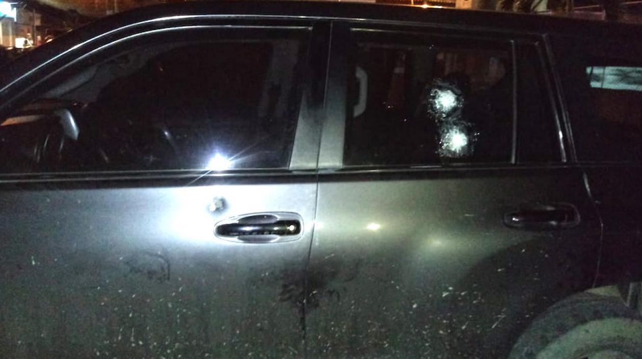 Impactos de bala en el vehículo en el que se desplazaba Alfamir Castillo Bermúdez.