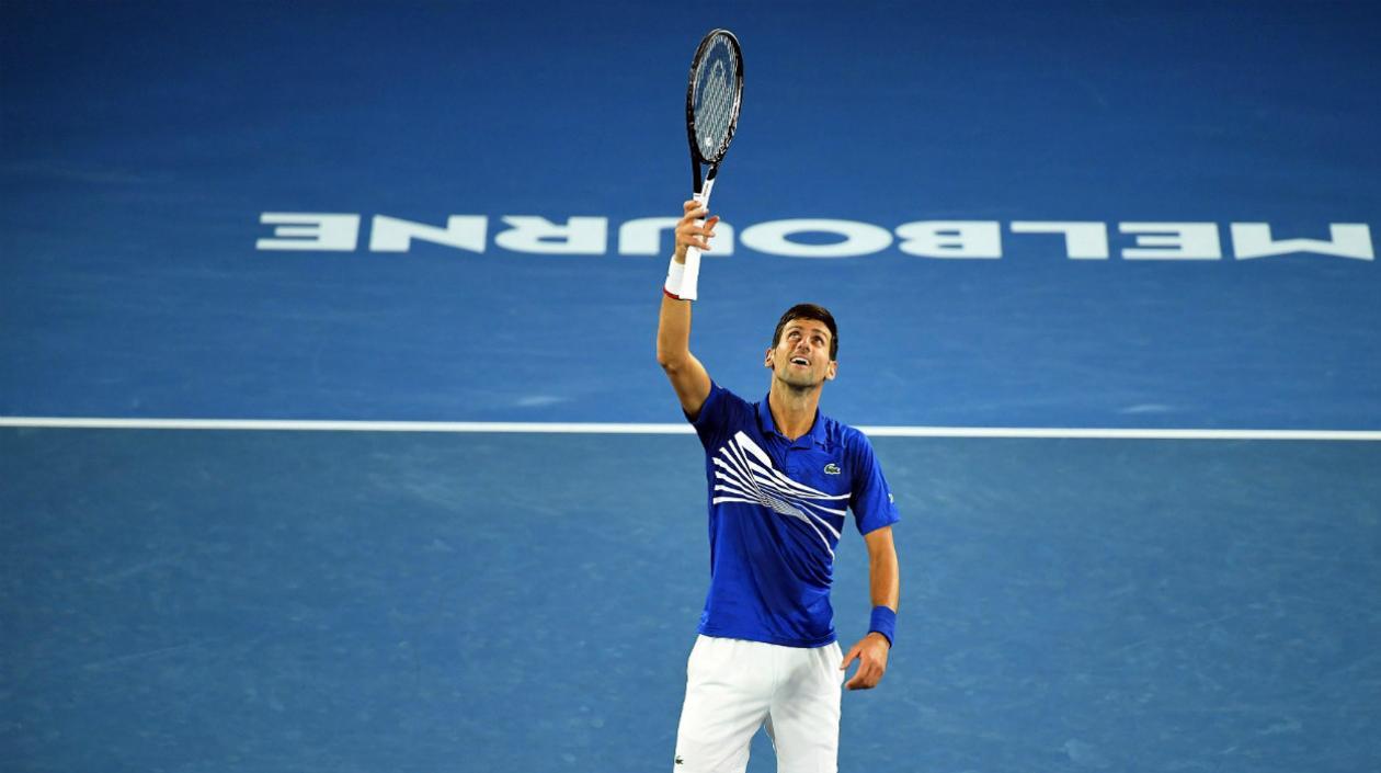 Novak Djokovic celebra tras avanzar a la final del Abierto de Australia. 