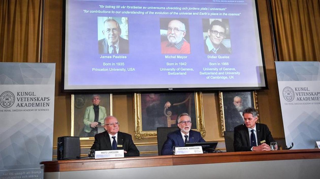 La Academia anuncia a James Peebles, Michel Mayor y Didier Queloz, como ganadores del Nobel de Física.