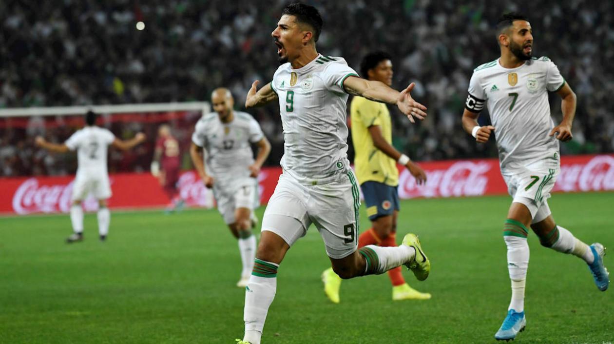 Baghdad Bounedjah celebra su gol ante Colombia. 