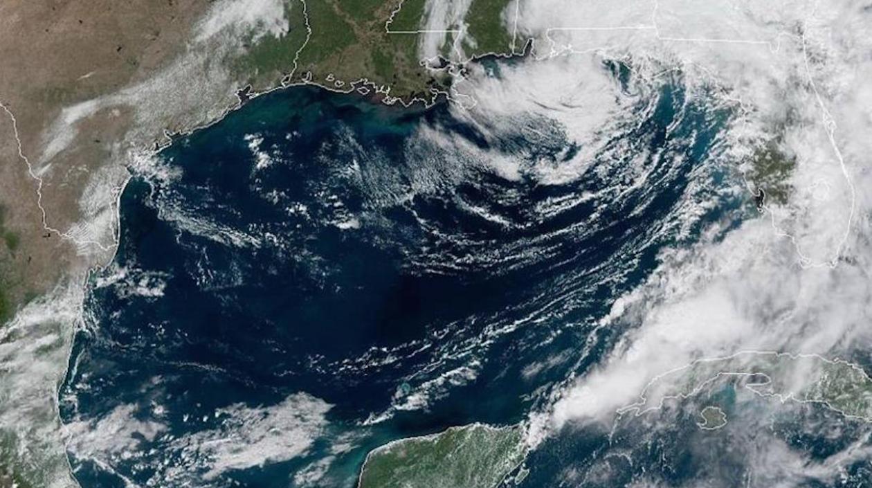 La tormenta tropical Néstor se convirtió este sábado en un ciclón postropical frente a la costa noroccidental de Florida.