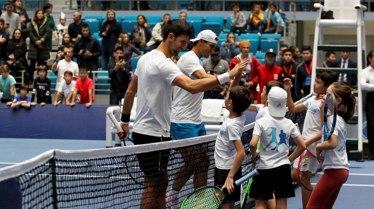 Novak Djkovic y Rafael Nadal durante la inauguración del centro de tenis.
