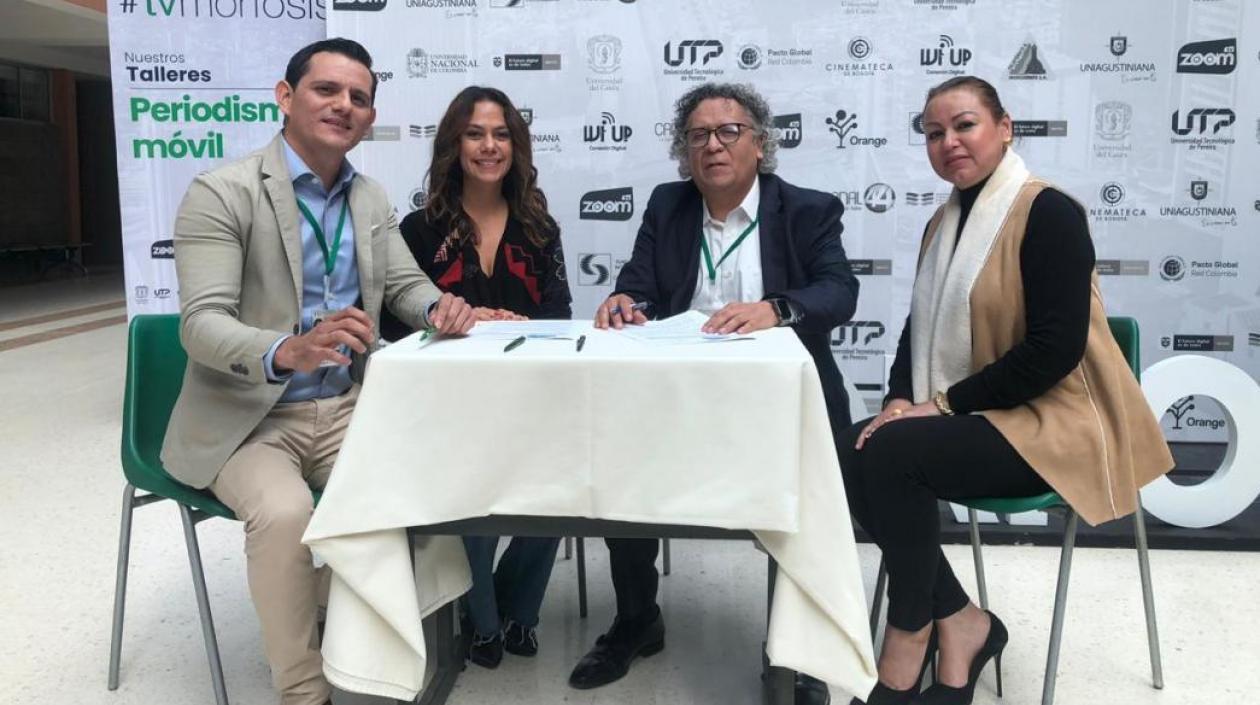 Firma del convenio entre la Cinemateca Nacional de Nicaragua y Canal ZOOM de Colombia.