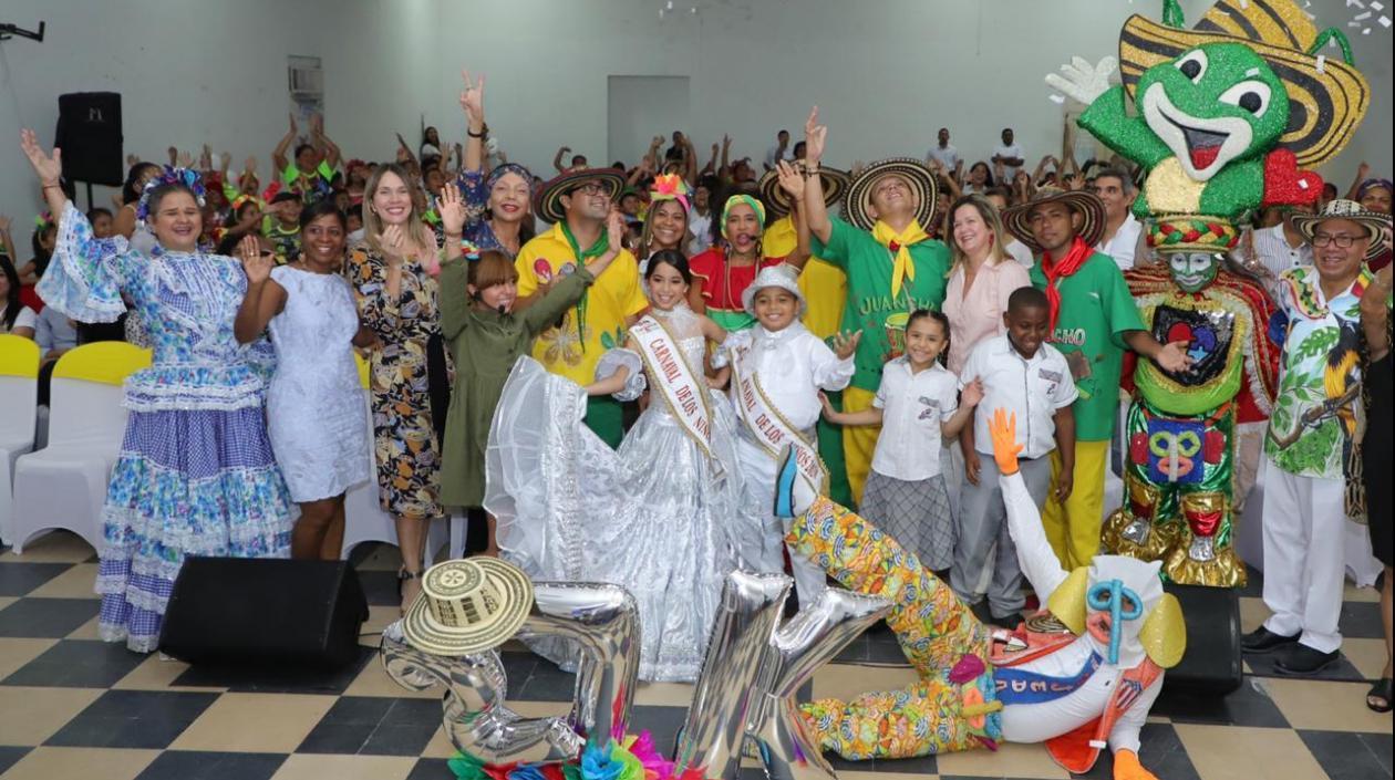 Reyes del Carnaval de los Niños en la Escuela Normal La Hacienda.