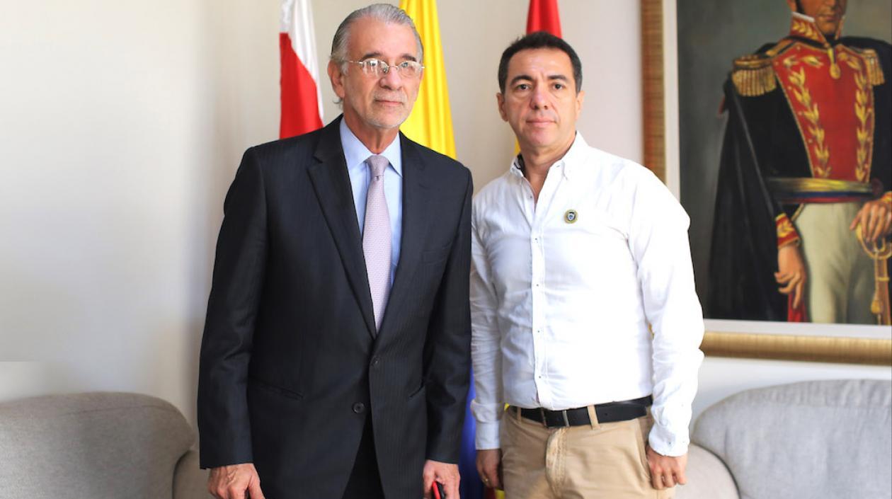 El rector (e) Jorge Restrepo con el Gobernador Eduardo Verano.