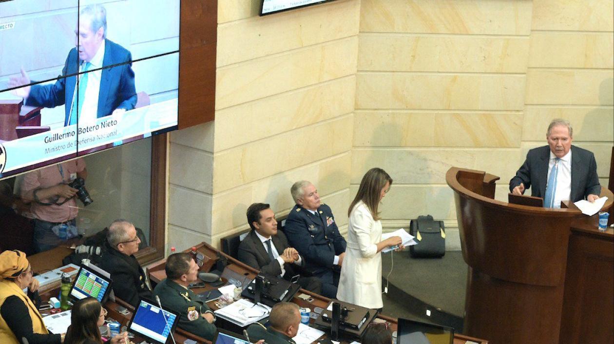 El exministro Guillermo Botero, durante el debate en el Senado.