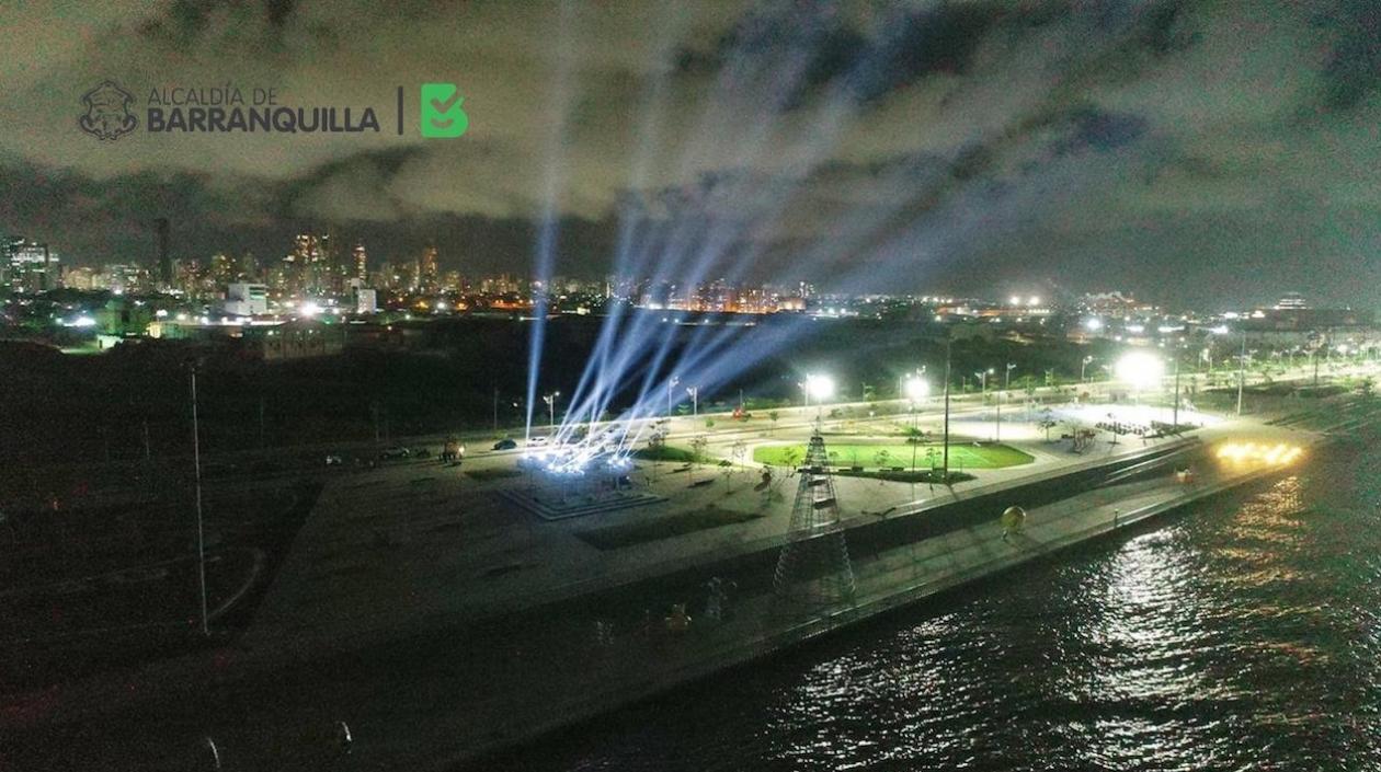 Espectáculo nocturno de luces en el Gran Malecón.