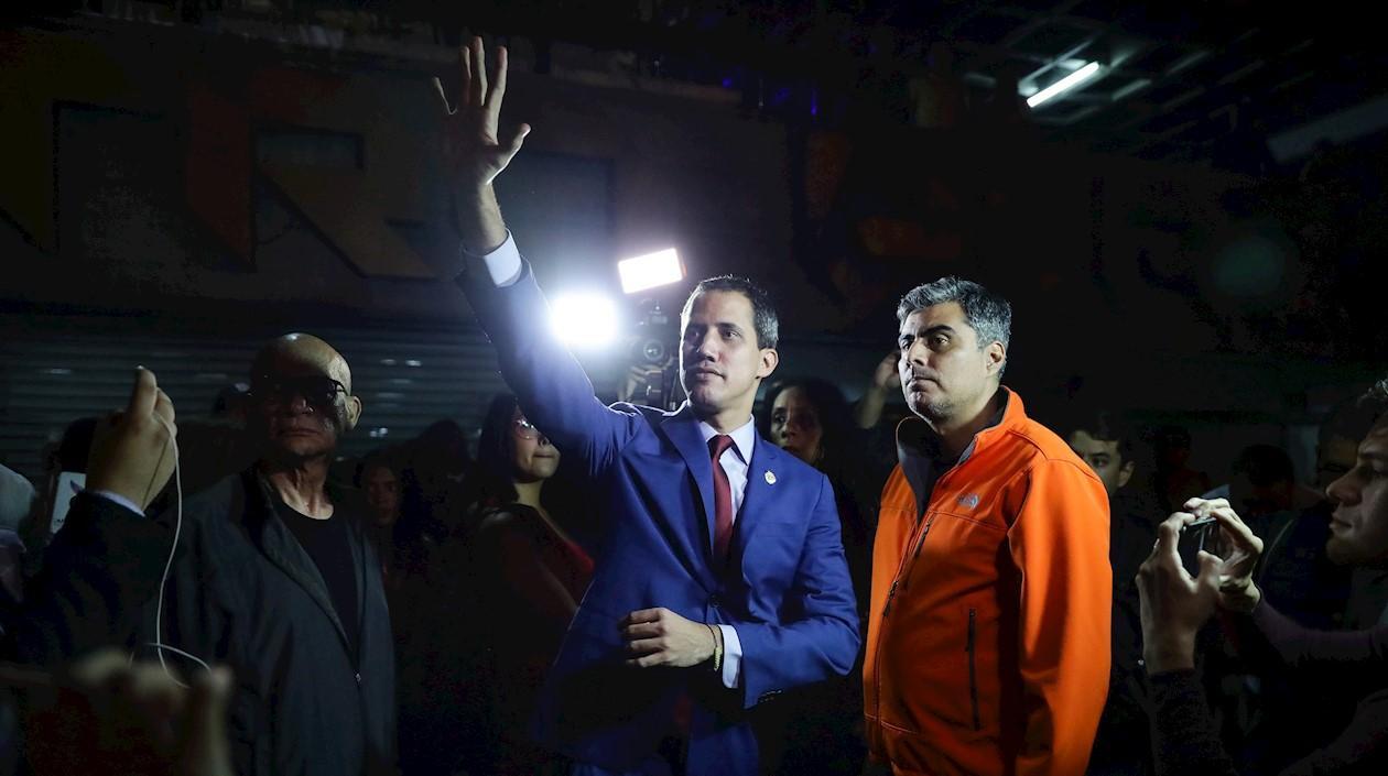 Guaidó acudió al sitio después de que se fueron los encapuchados.