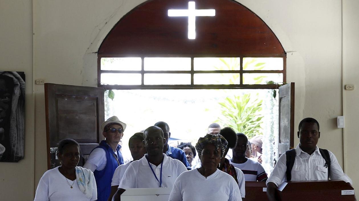 El lunes pasado, los habitantes Bojayá, en el Chocó, recibieron los restos de 50 personas.