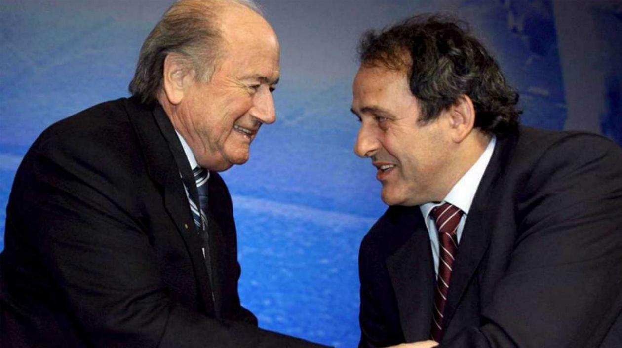 El expresidente Joseph Blatter y al exvicepresidente Michel Platini.