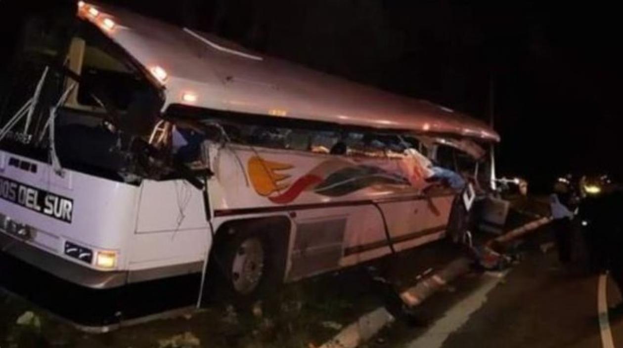 Así quedó el bus tras el accidente.