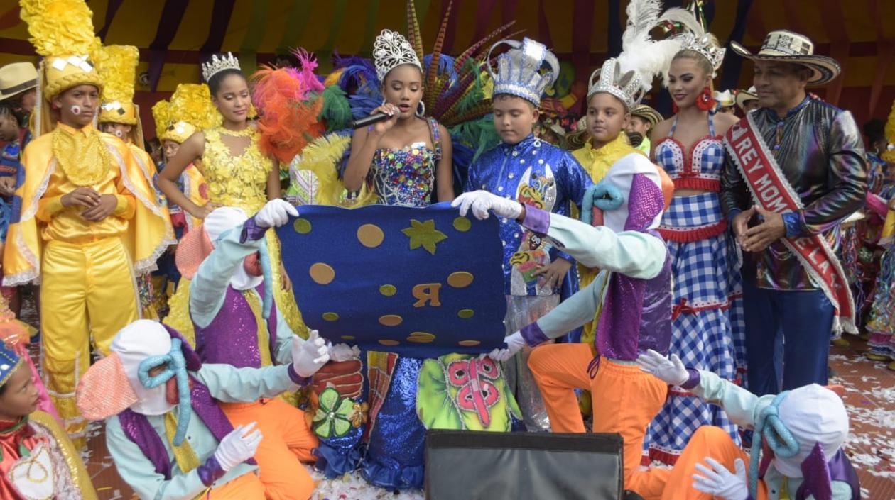 Lectura del bando y coronación de los Reyes Infantiles del Carnaval de la 44, Sharon Sandoval y Ray Molinares.