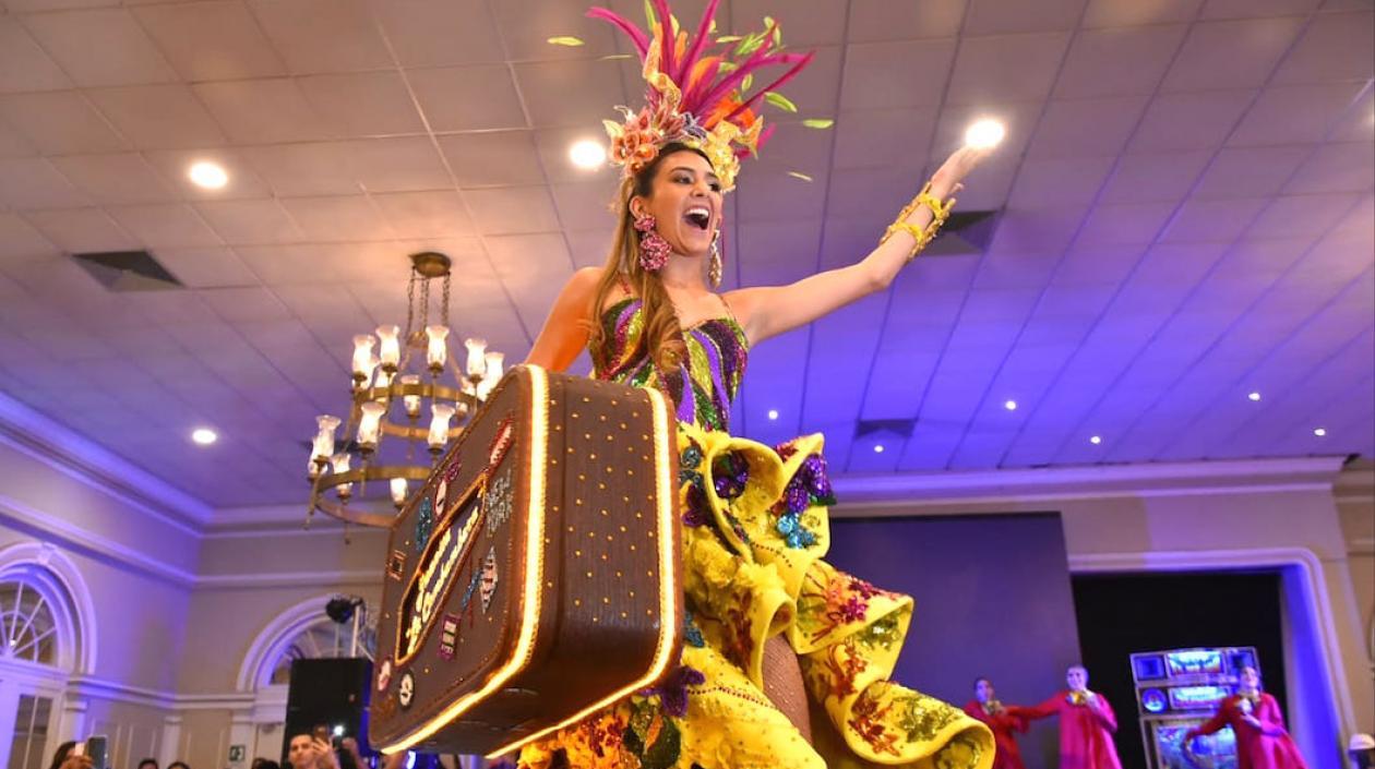 ‘Juanita, la cambambera’ vestido de la Reina del Carnaval Carolina Segebre para la Guacherna.