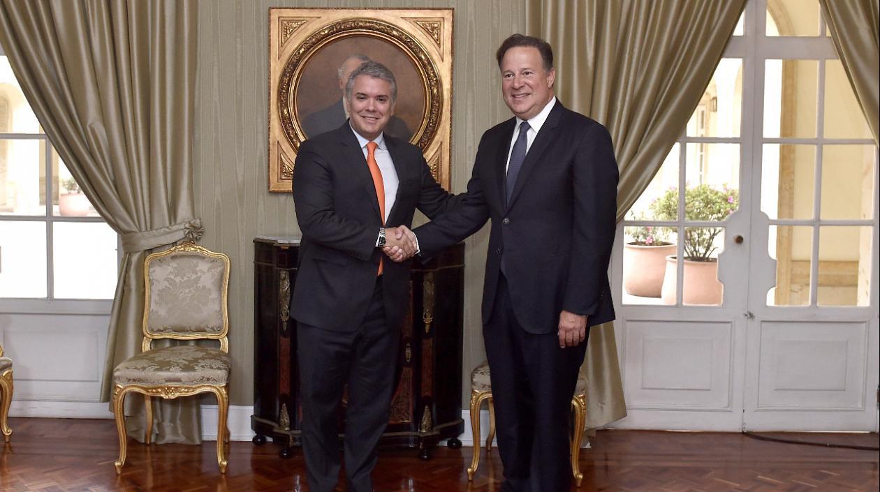 El Presidente Duque de Colombia y el Presidente Varela de Panamá, en la foto oficial del encuentro.
