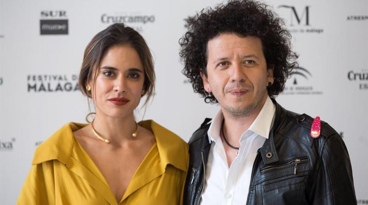 Los colombianos, la actriz Carolina Ramírez y el director Rubén Mendoza, posan tras la presentación de la película "Niña errante" dentro del 22 Festival de Málaga de Cine Español. 