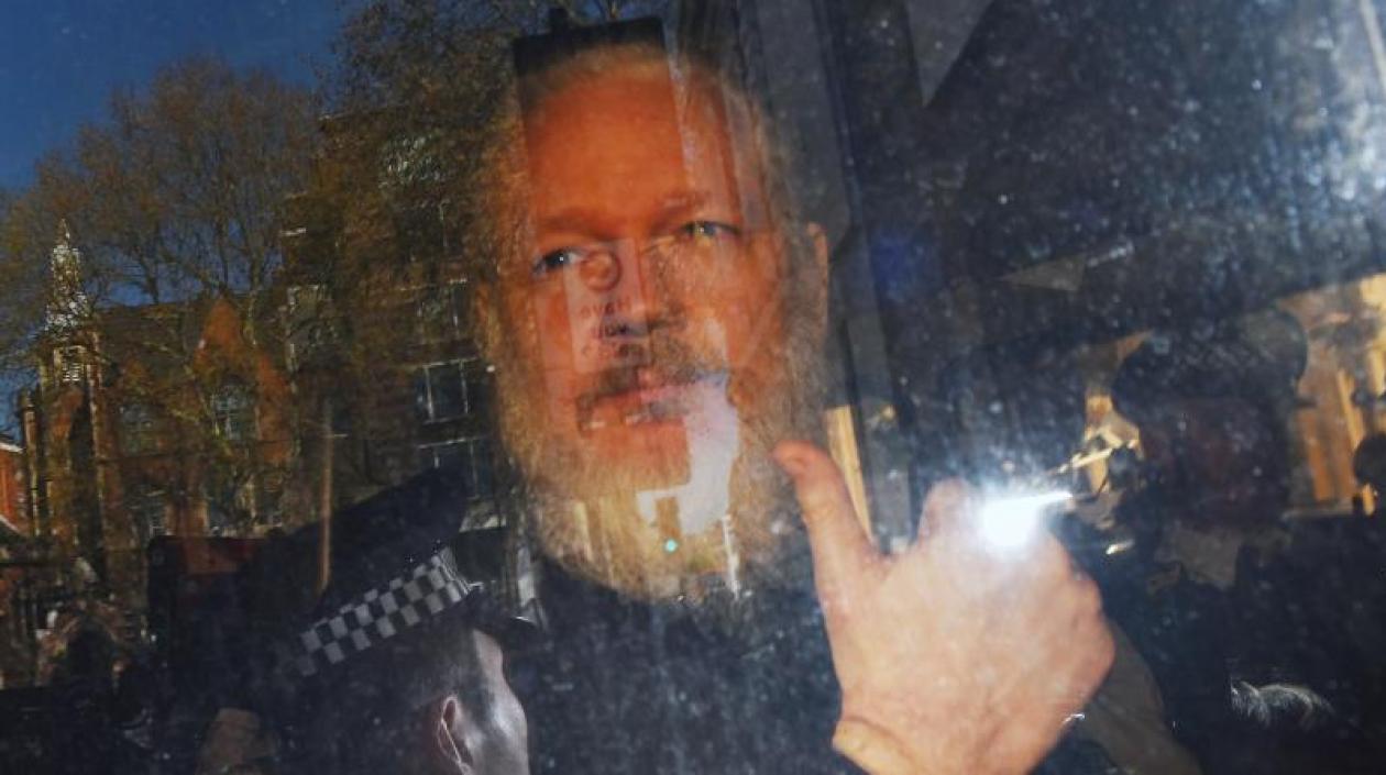 Julian Assange a su salida de la Embajada ecuatoriana en Londres.