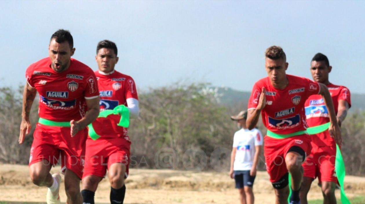 Jugadores del Junior en el entrenamiento previo al viaje a Ibagué.
