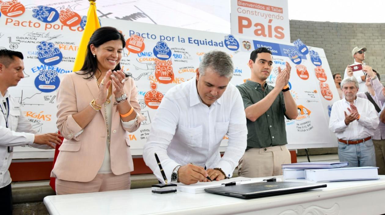 Presidente Duque sancionó el Plan Nacional de Desarrollo ‘Pacto por Colombia, Pacto por la Equidad’.