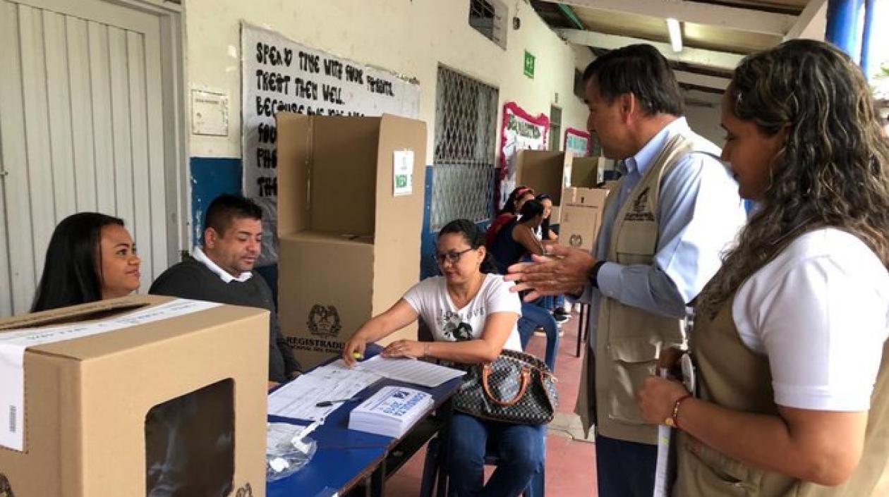 Solo el 15.92% de los colombianos habilitados para votar en las consultas ejercieron su derecho al voto este domingo.