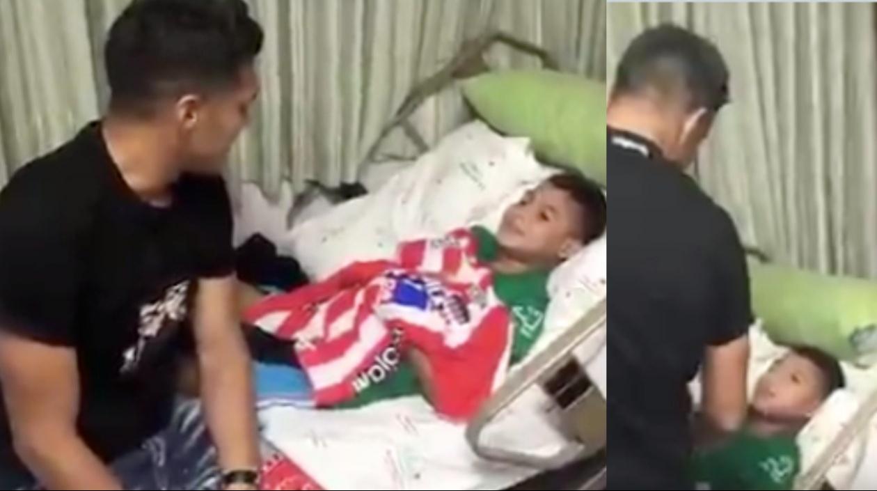Teófilo Gutiérrez le llevó su camiseta a un niño hospitalizado.