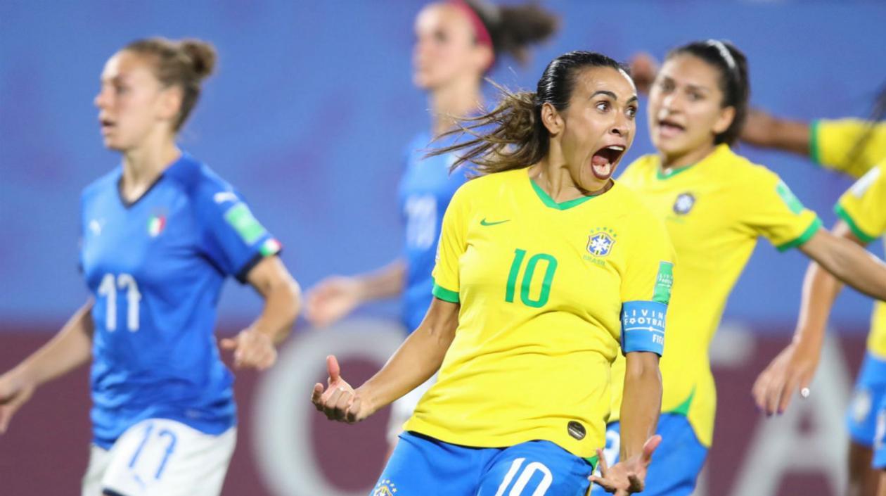 Marta celebra el gol de la clasificación. 
