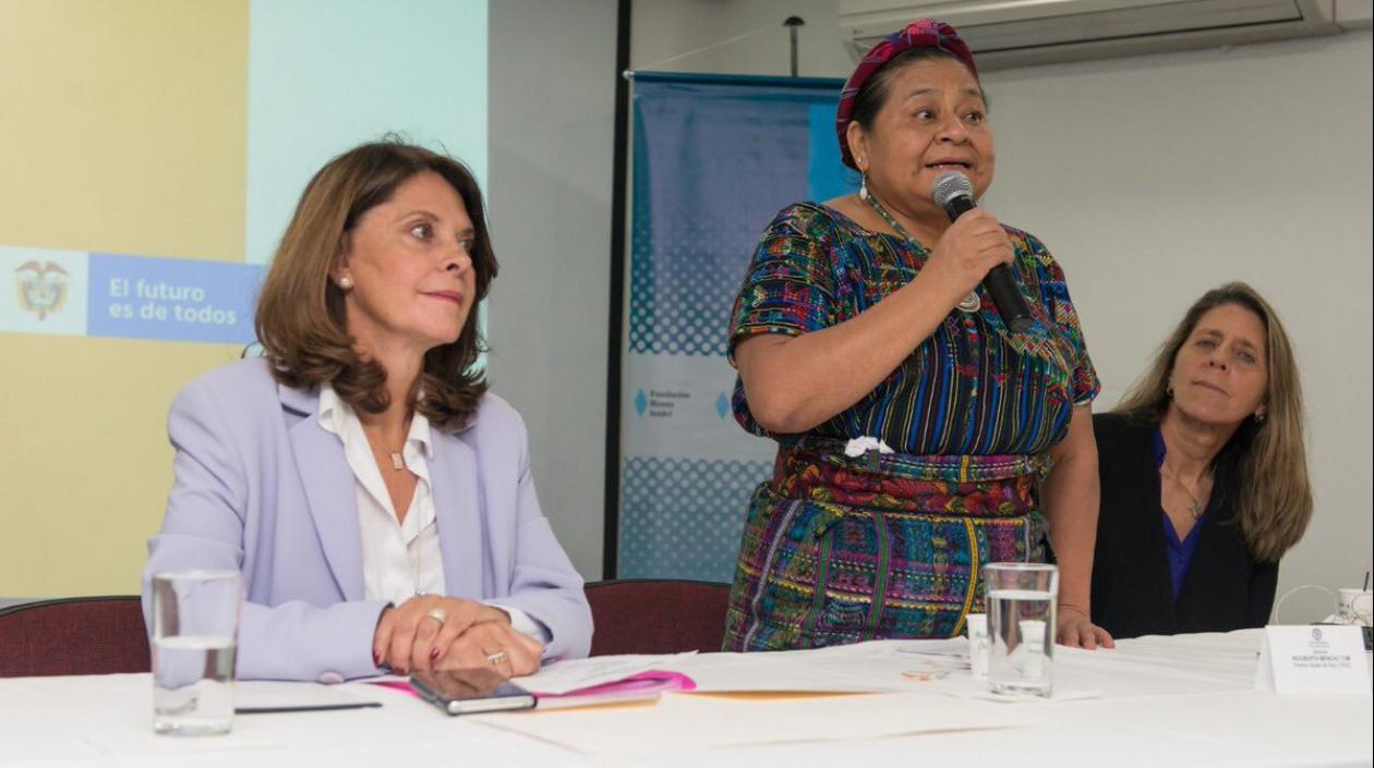La Vicepresidenta Marta Lucía Ramírez y Rigoberta Menchú.