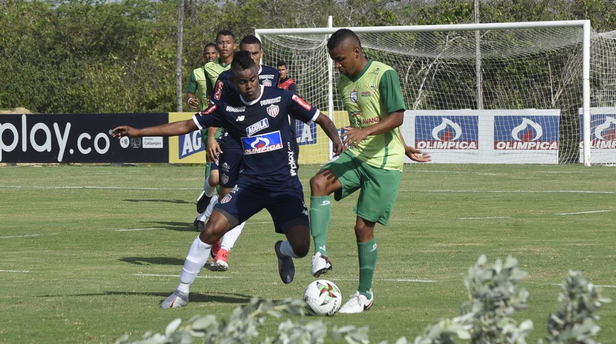 Luis Sandoval de Junior en el amistoso ante Real Cartagena.