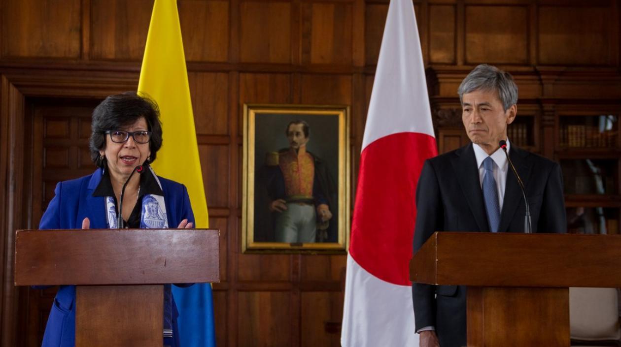 La Viceministra Luz Stella Jara y el embajador de Japón en Colombia, Keiichiro Morishita.