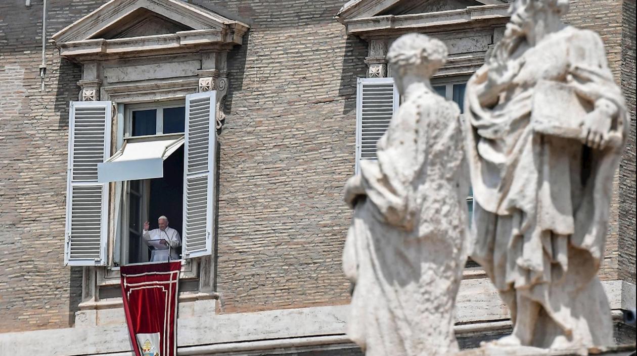 "Rezo por las víctimas", dijo el Papa en el Ángelus dominical. 
