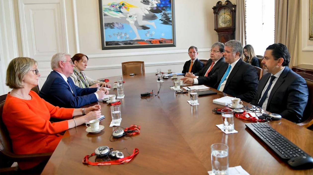 Delegados de la UE y los del Gobierno, con el Presidente Iván Duque.