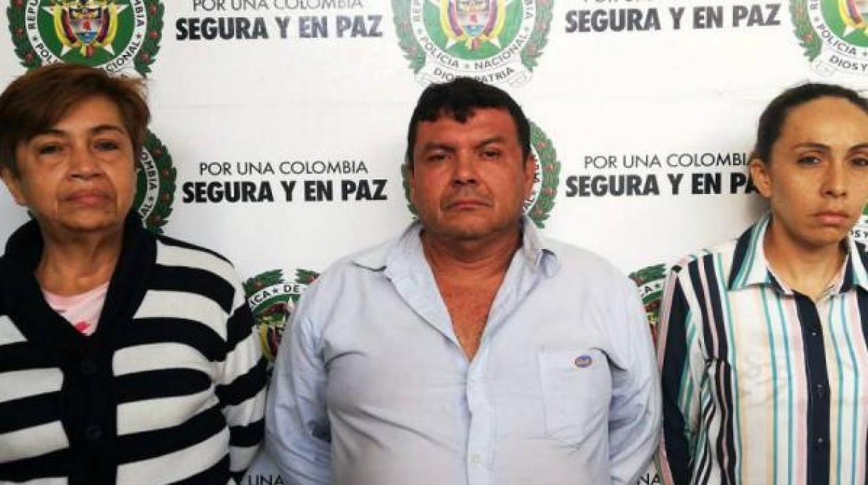 En la foto los tres implicados en el hecho. A la derecha, la jueza de Ataco, Tolima, Lilia Ospina.