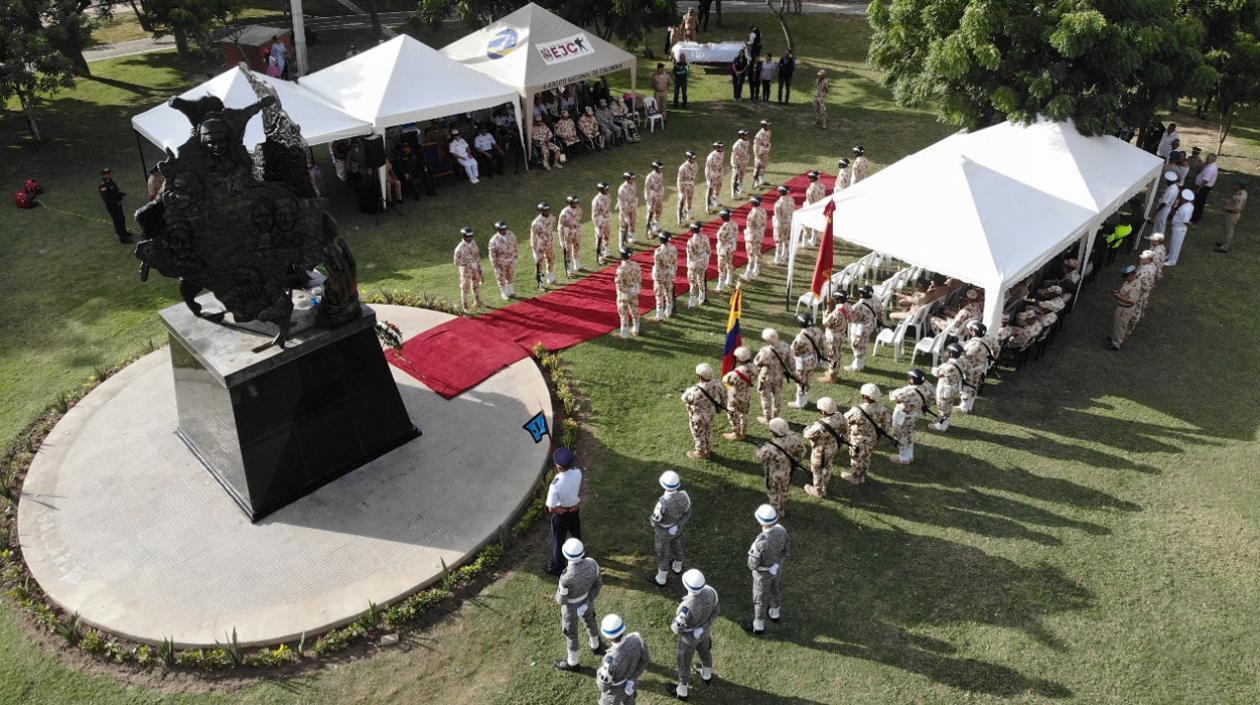 Homenaje a los héroes caídos del Ejército.