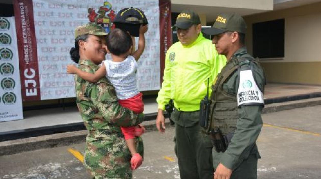 Fotografía publicada por el Ejército del niño de 2 años rescatado.