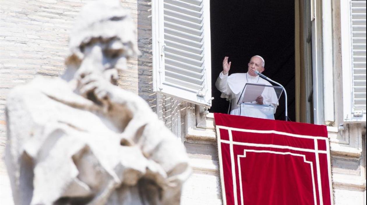 El Papa Francisco pidió este domingo la colaboración de todos para que los incendios en la Amazonía sean extinguidos.