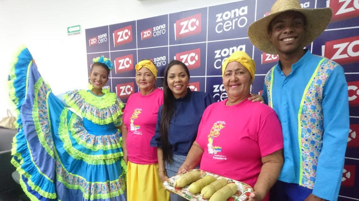 La Alcaldesa de Ponedera, Vanessa Bolívar y participantes del festival del bollo y el frito.