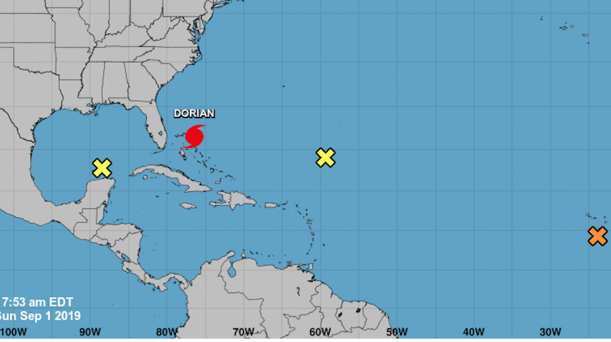 Fotografía cedida  por el Centro Nacional de Huracanes (NHC) donde se muestra el pronóstico de 5 días del paso del huracán Dorian por el Atlántico rumbo a las costas de la Florida.