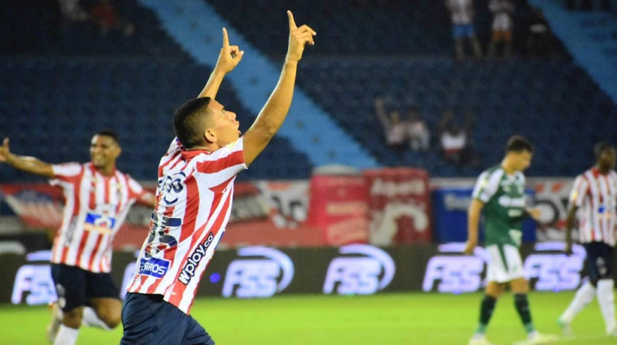 Stiwart Acuña celebrando el gol.