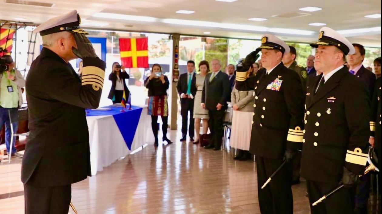 El Comandante de la Armada Nacional presidiendo la ceremonia de posesión.