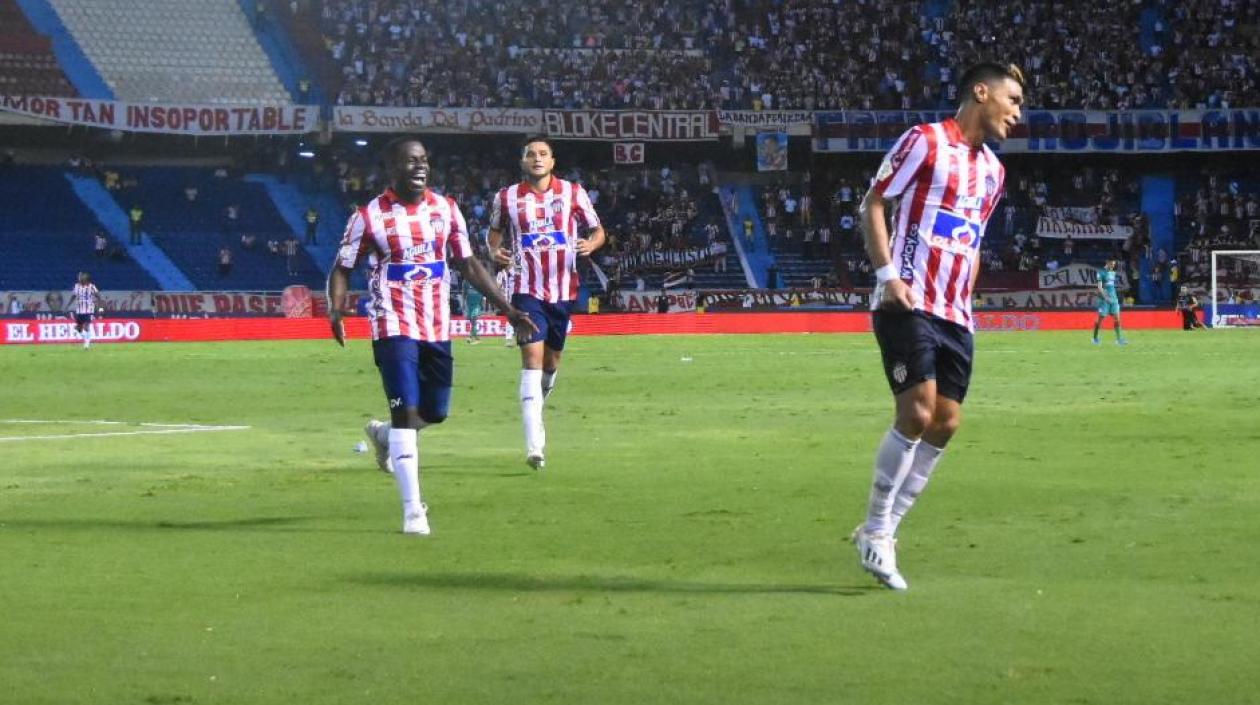 Teófilo Gutiérrez celebra el gol al tilo de 'Fortnite', para su hijo.